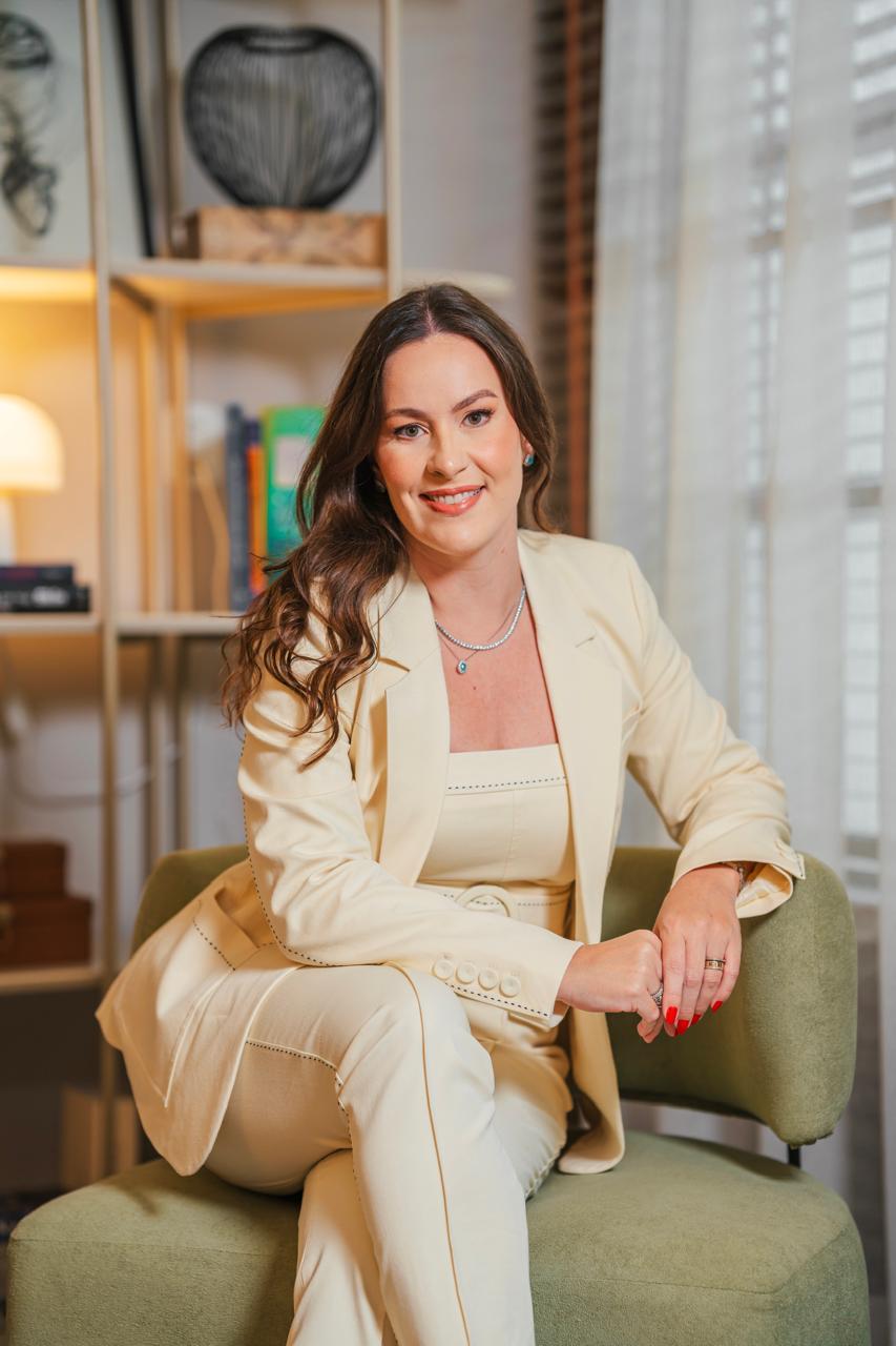 Dra. Raquel Sucupira no consultório